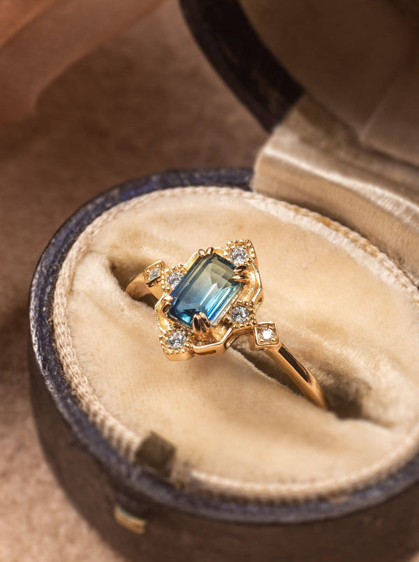 Ring - Vintage Gradient Sapphire Cz Statement Ring