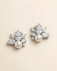 Kim Pearl Minimalist Earrings